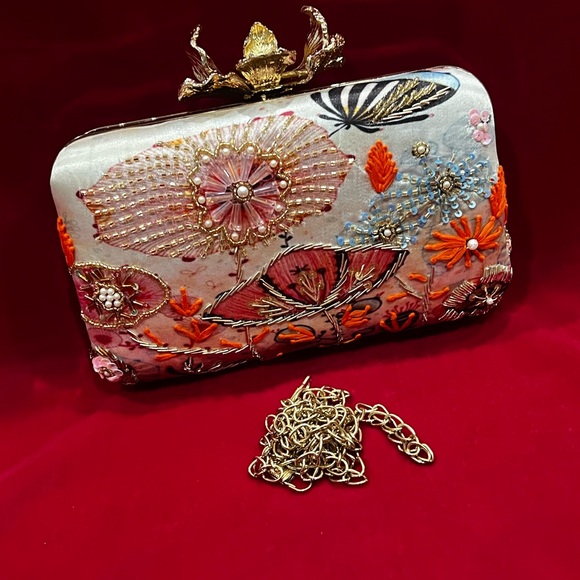 Clutch - Picture 1 of 6